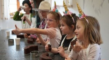 77d3f2f8-c1b4-4e99-803b-1e83357c8807